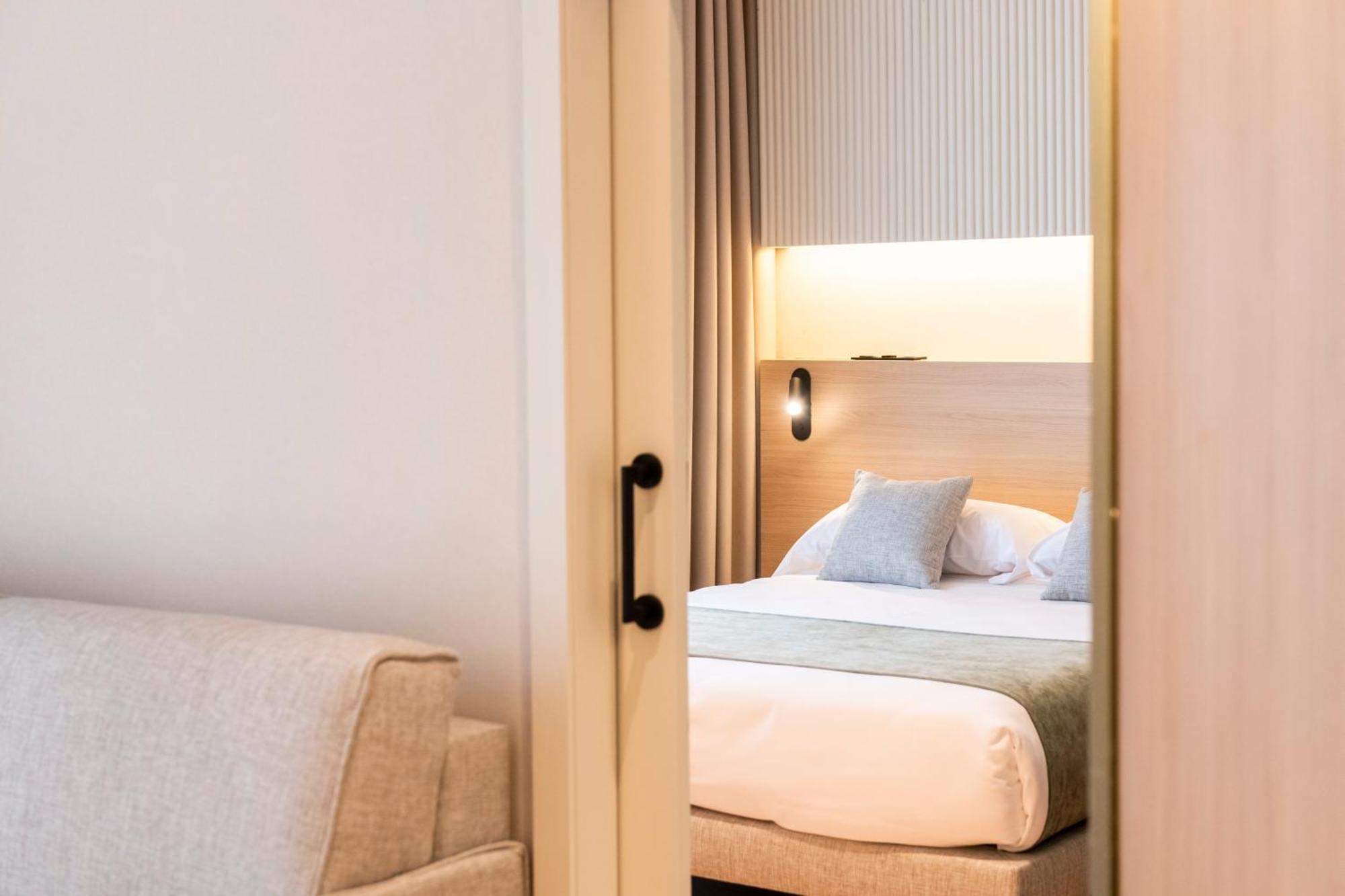 Aparthotel Atenea Calabria Barcelona Exterior foto