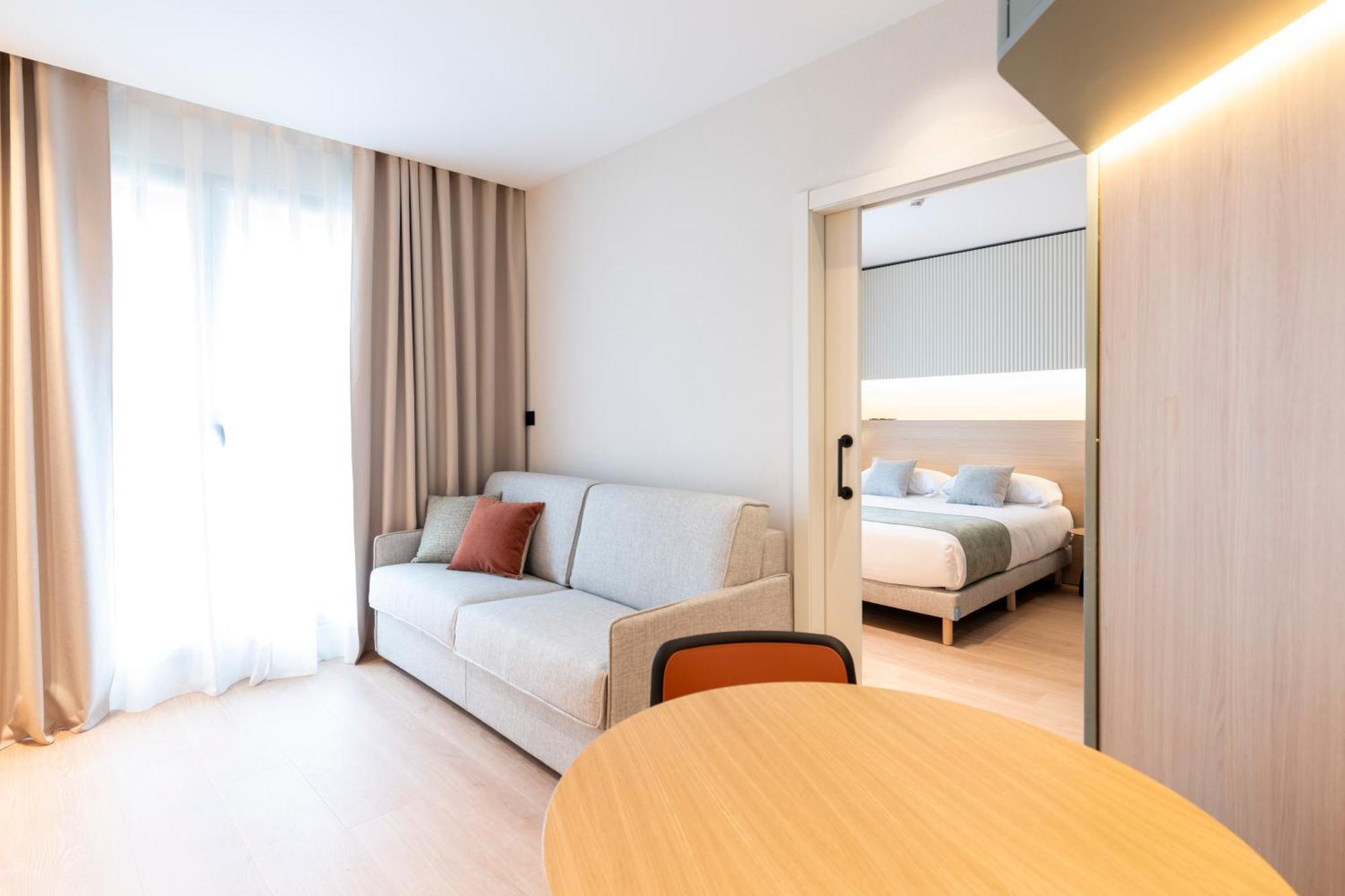 Aparthotel Atenea Calabria Barcelona Exterior foto