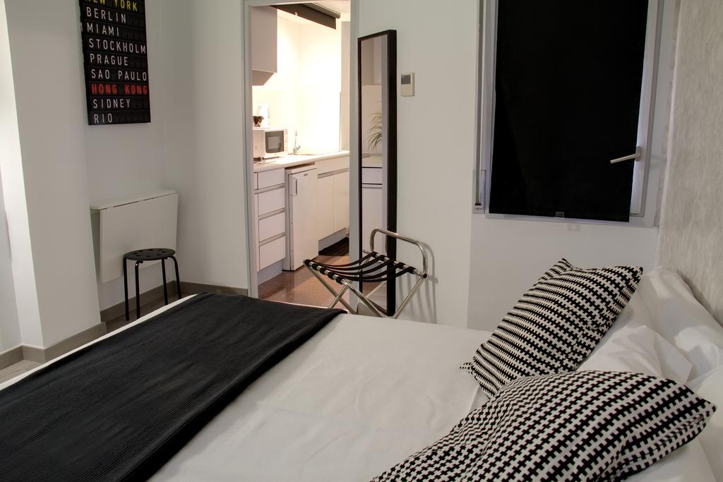 Aparthotel Atenea Calabria Barcelona Exterior foto