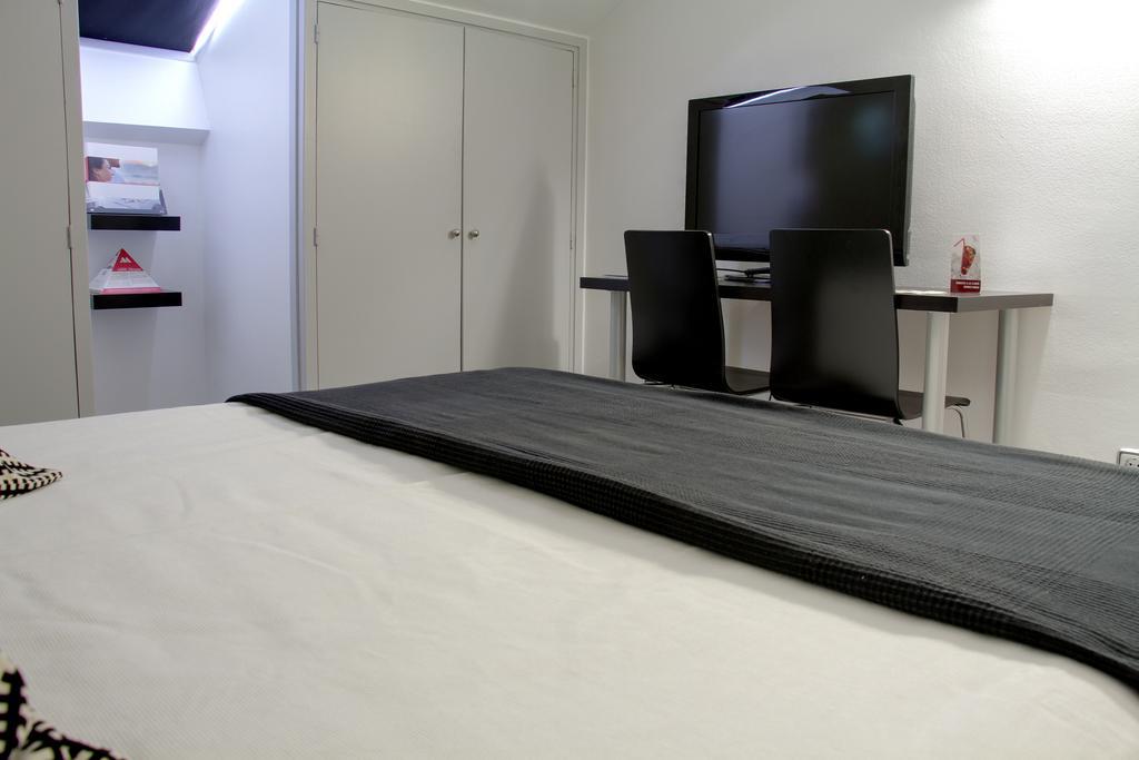 Aparthotel Atenea Calabria Barcelona Exterior foto